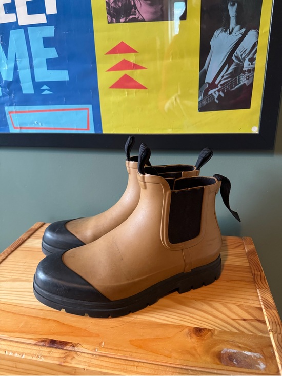 Everlane Other - Everlane Chelsea Rain Boots in Brown and Black